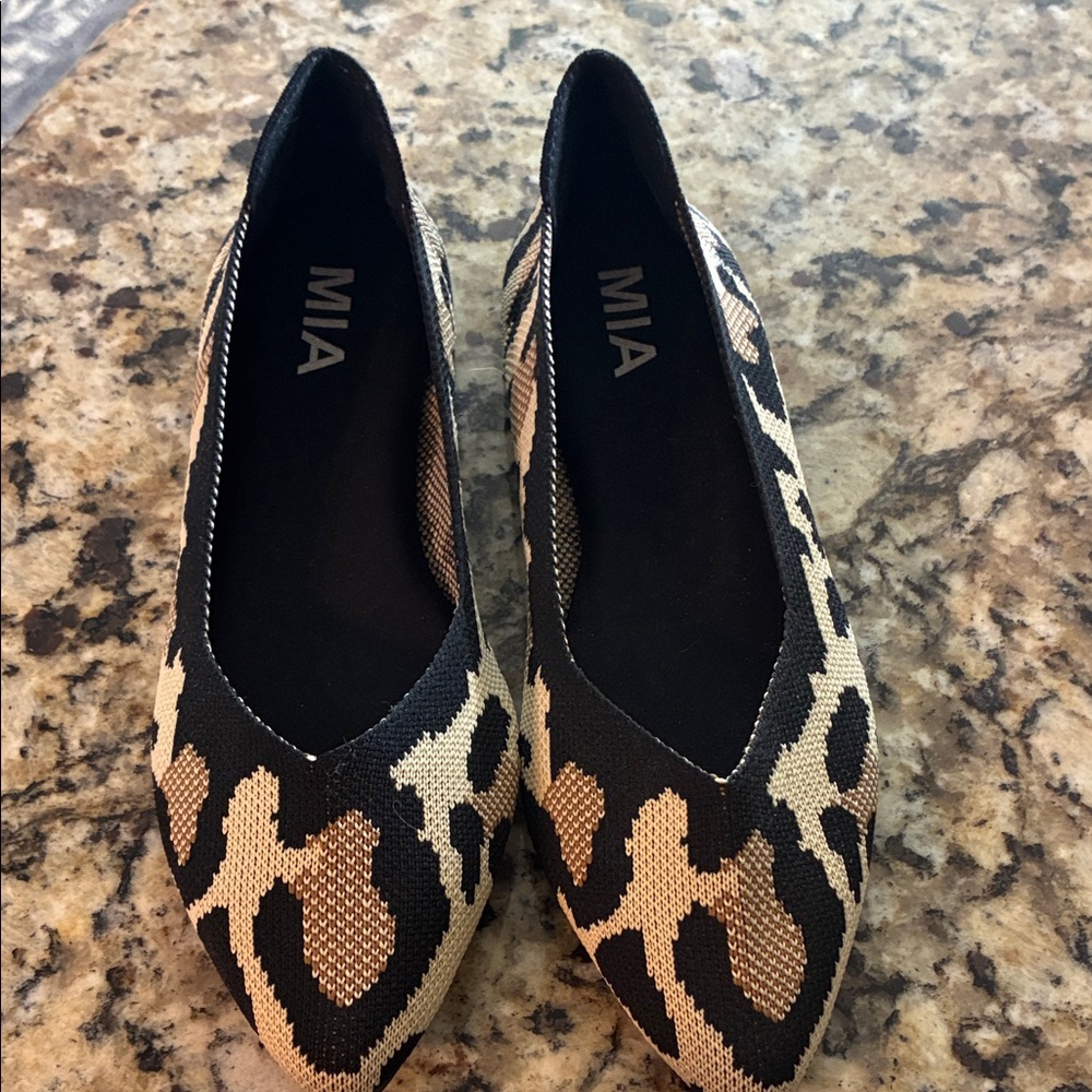 MIA Women's Animal Print Flats - Black and Cream. NBW Size 5.5 extra cushion